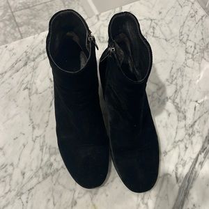 Black boots , Velvet , great condition..